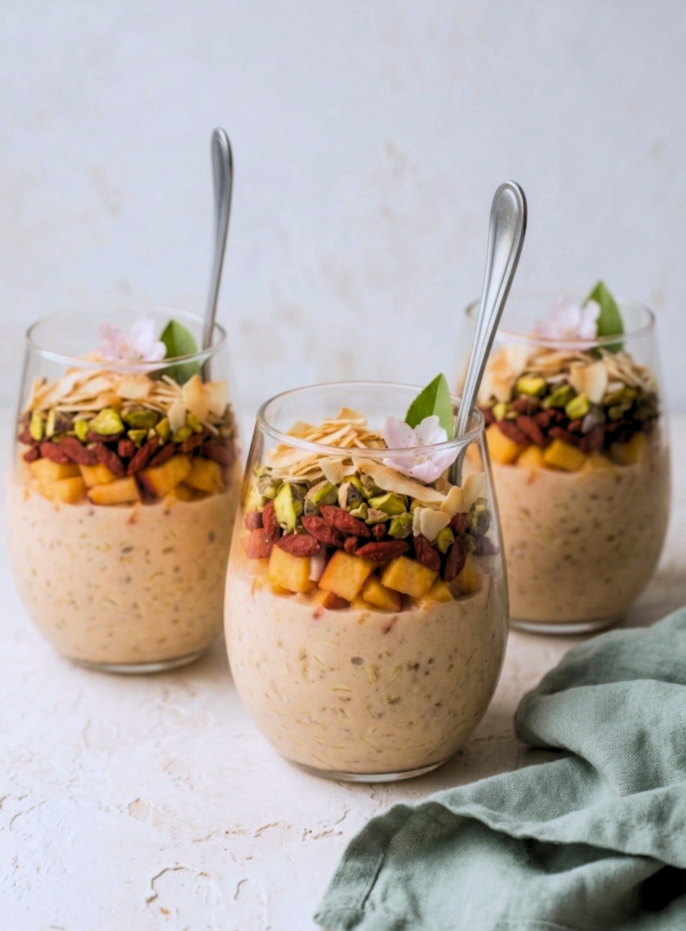 RECIPE: AUTUMN PEACH GLOW SMOOTHIE (LUTEAL PHASE)